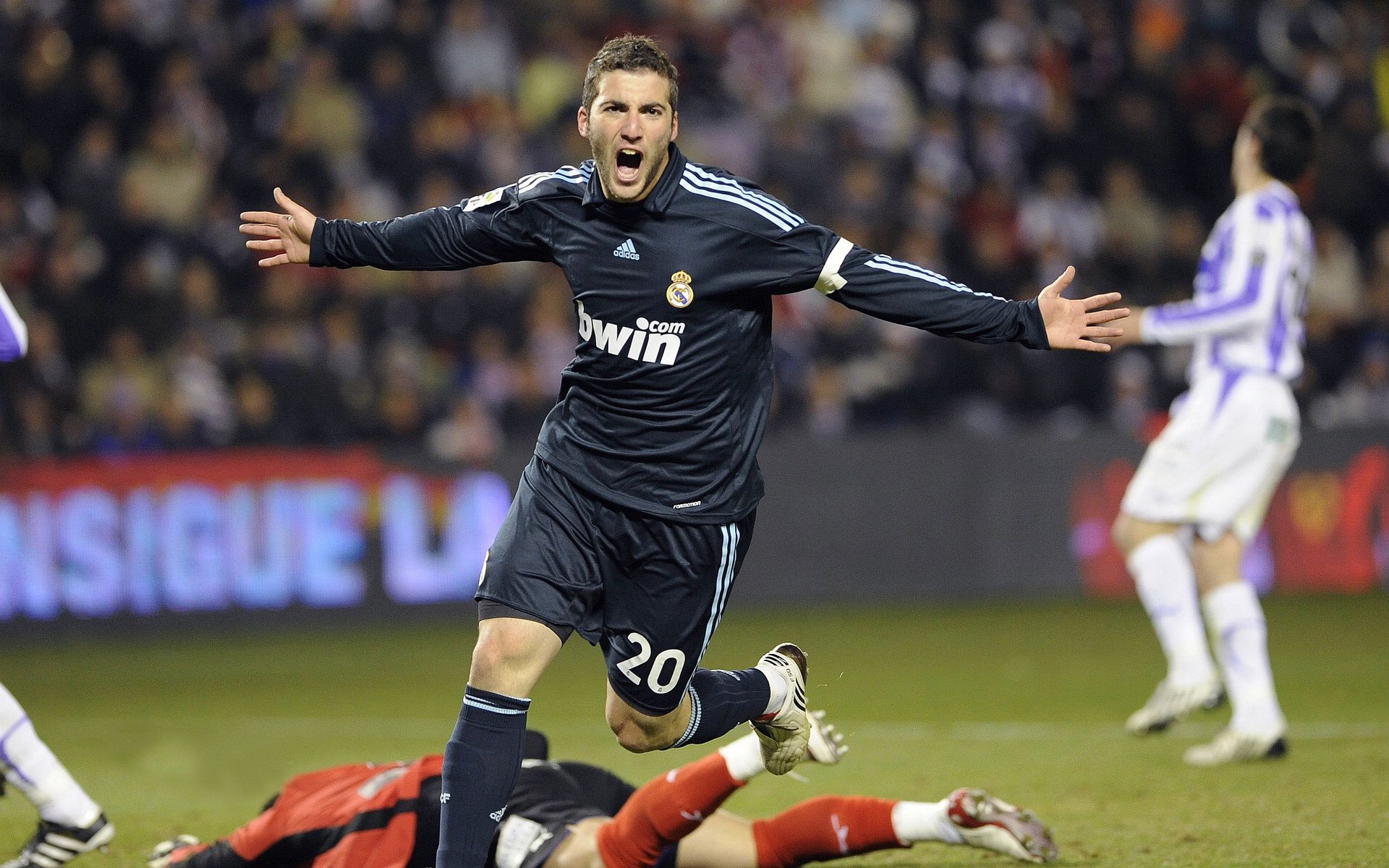 综合体育系女子运动嘉年华开幕 全女声阵容点燃赛场